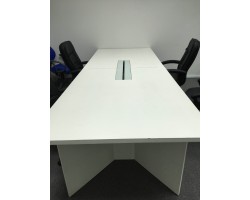 Bàn họp trắng xám